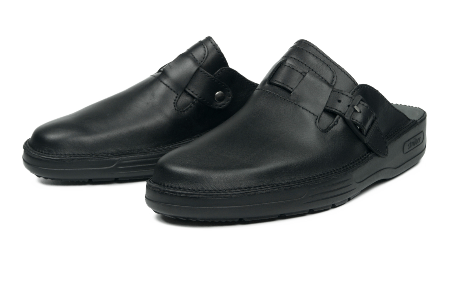 Der schwarze Schuh BEN von Buffalo steht auf einem hellen Untergrund, präsentiert seine moderne Design und robuste Sohle.