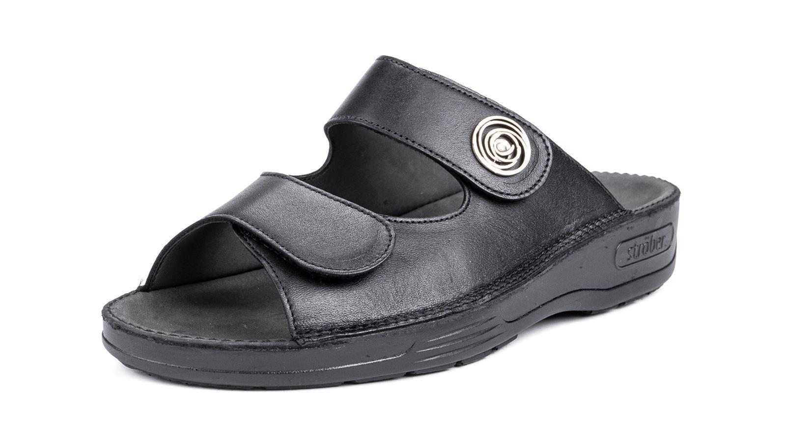 Schwarze Nappa-Schuhe ANNA, elegant auf einem hellen Hintergrund platziert, betonen die geschmeidige Oberfläche und das schlichte Design.