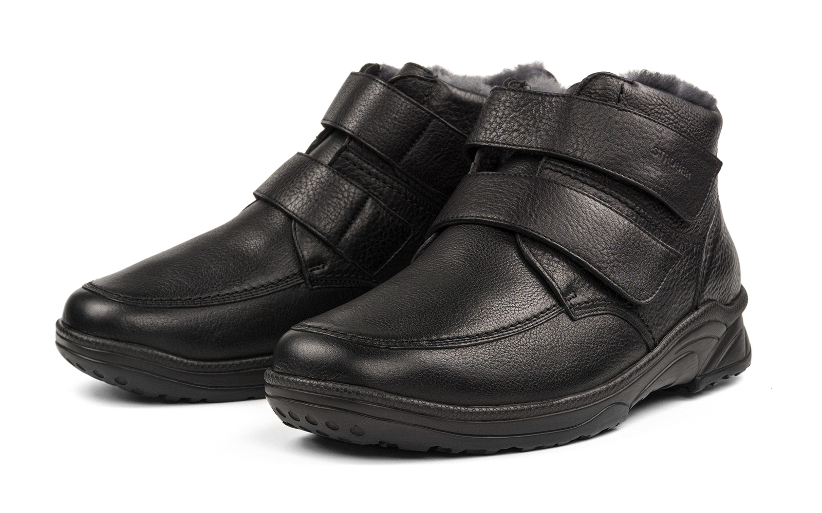 Schwarze SALVO SoftCalf Schuhe mit Lammfellfutter in Weite K, elegant und bequem, auf heller Oberfläche platziert.