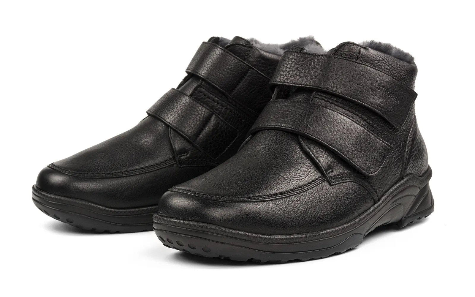 Schwarze SALVO SoftCalf Schuhe mit Lammfellfutter in Weite K, elegant und bequem, auf heller Oberfläche platziert.