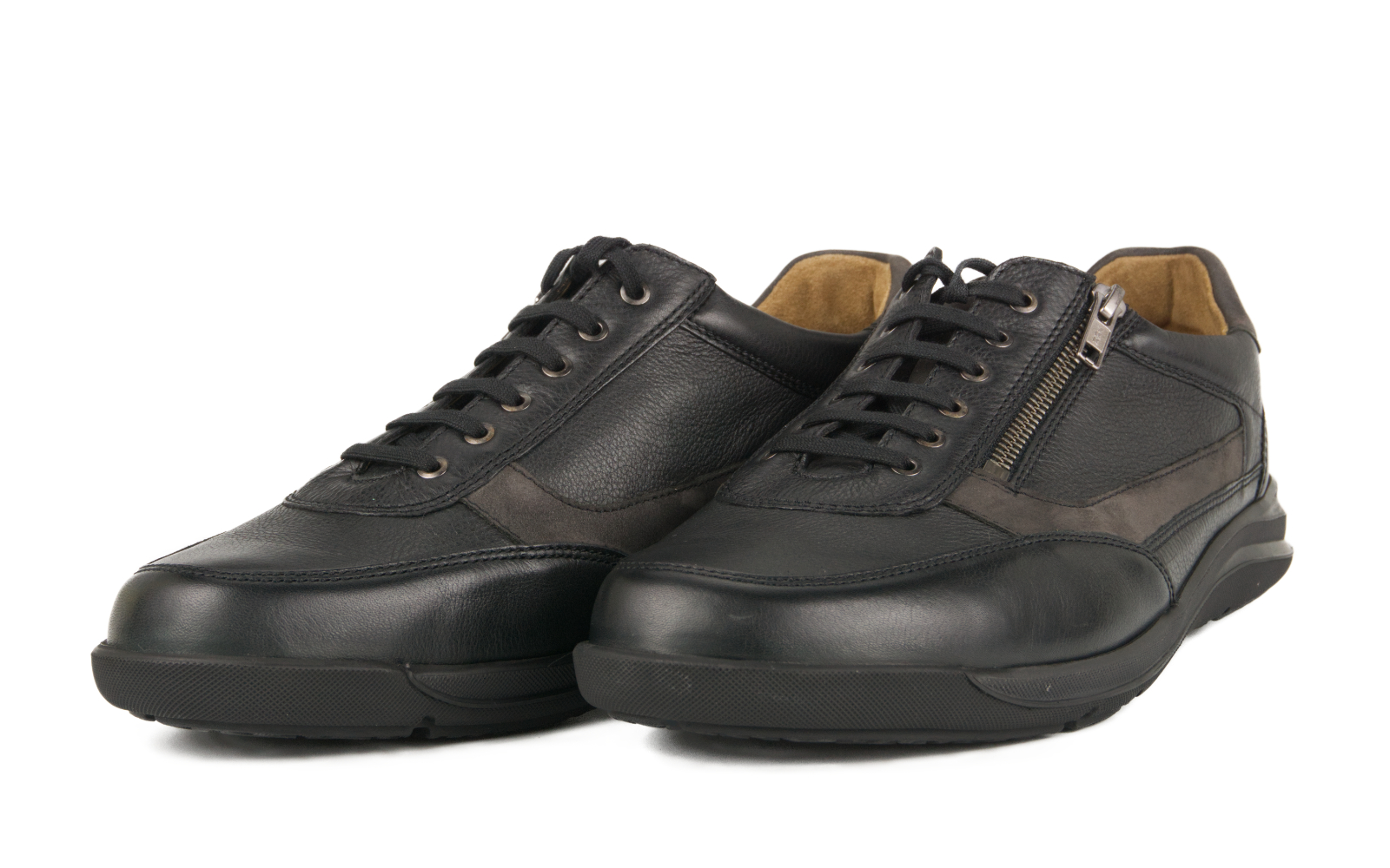 Schwarze PANCHO NappaSoft+Nubuk Schuhe in schiefergrauer Farbnuance, seitlich auf weißem Hintergrund abgebildet.