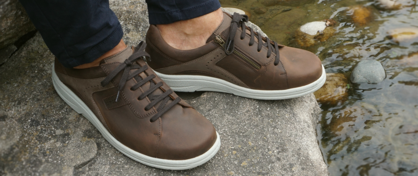 Schuh, Sneaker, Rock, Jeanshose, Person, Bekleidung, Schuhwerk, Schuh, Sneaker