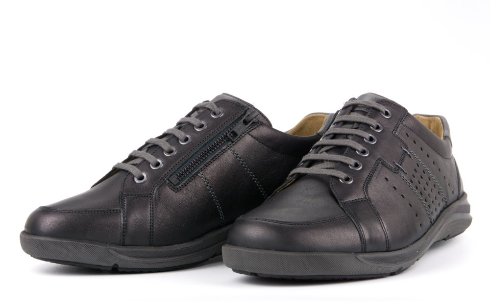 PASCAL SportNappa in Schwarz, seitliche Ansicht, schlichte und elegante Design-Details.