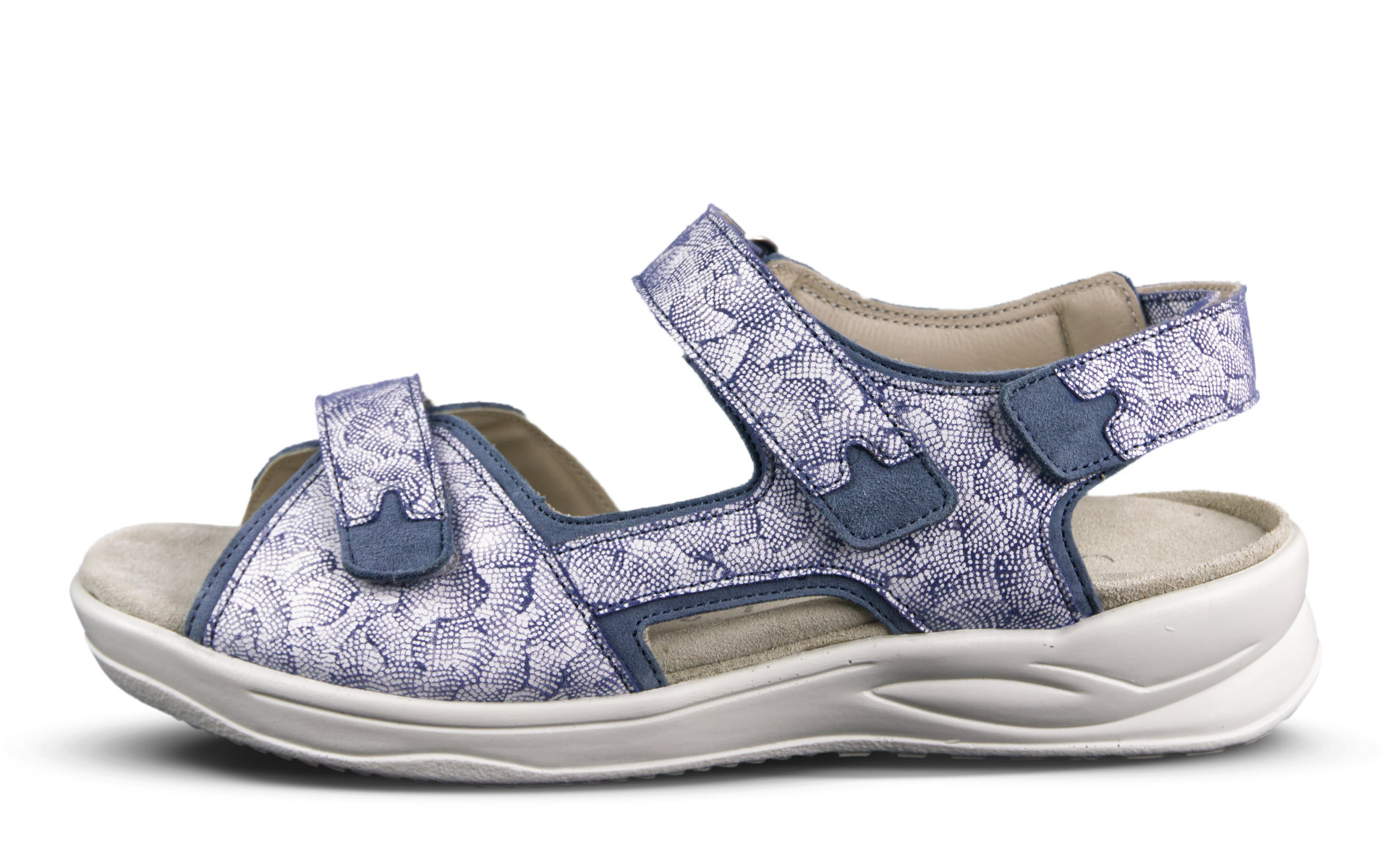 KASSANDRA Lamm Velours Print in jeans+royal, seitlich angesehene Schuhe auf einem weißen Hintergrund, mit weichem Obermaterial und modischem Design.