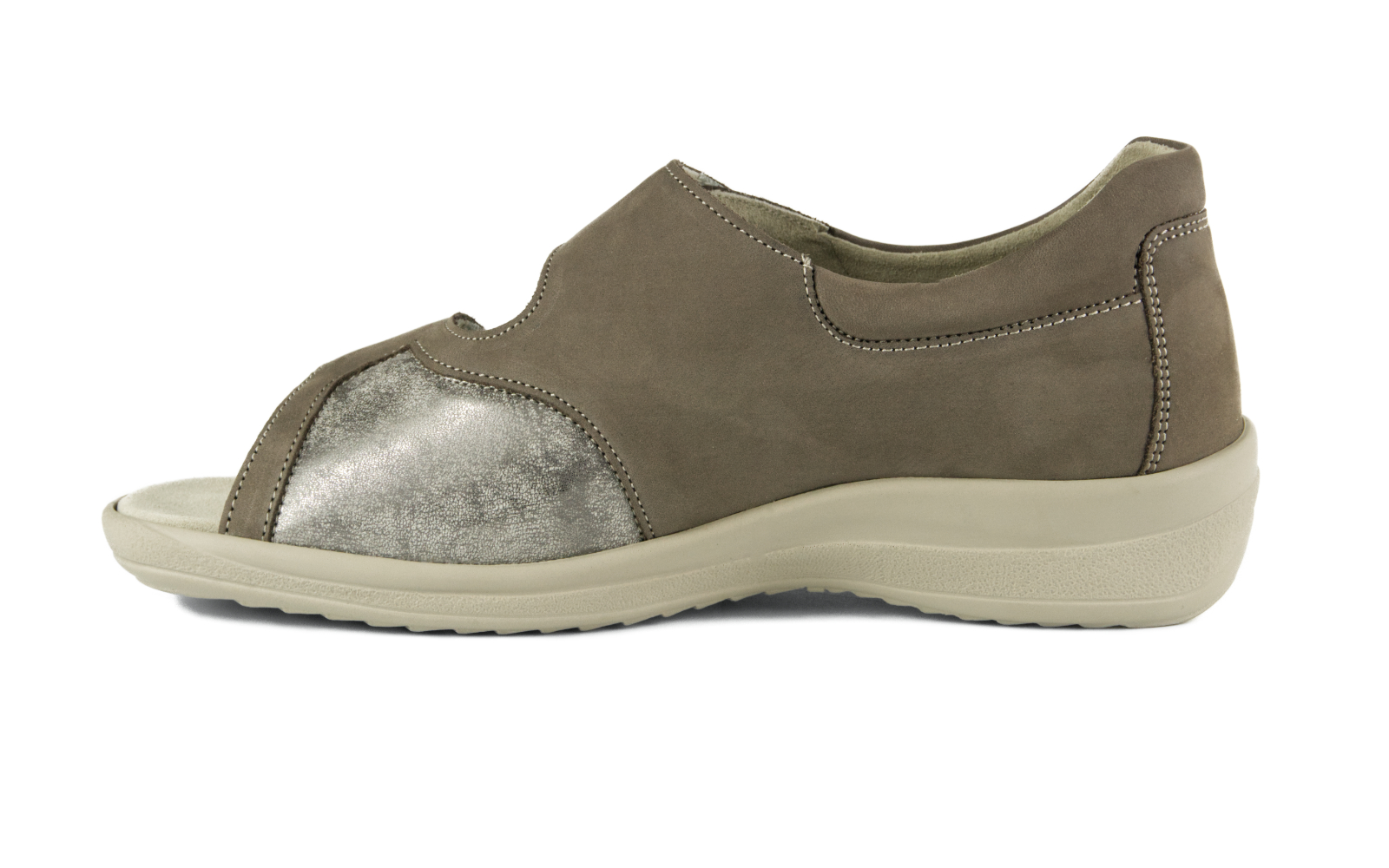 HANKA Nub+StrUsed in grau, seitlich positioniert mit einem Fokus auf den strukturierten Obermaterial und die stilvolle Silhouette.