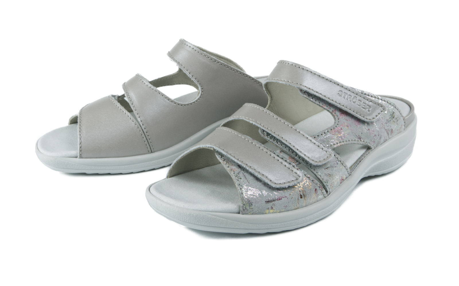 HELLA Perlato+VelourFlower in lightgrey, elegant Schuhe seitlich auf einem hellen Untergrund platziert, mit floralem Velour-Muster.