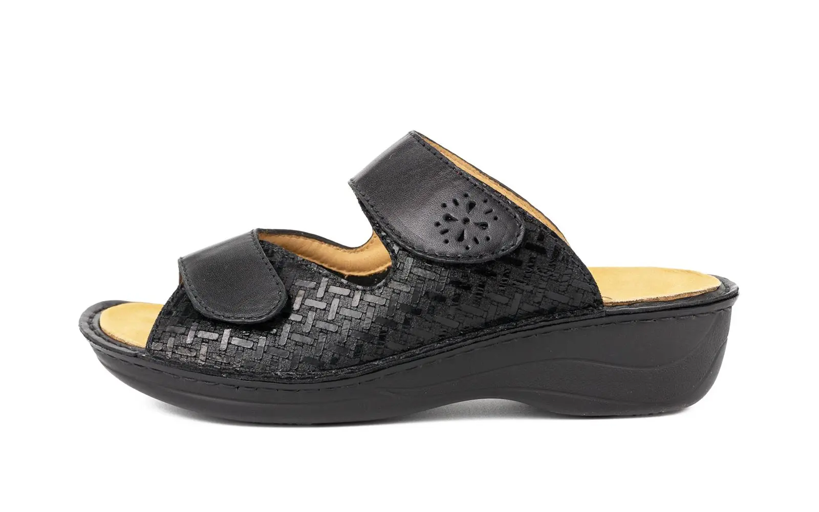 Schwarze INA StretchNappa VelCross Schuhe mit Anti-Rutsch-Pads, seitlich auf einem hellen Hintergrund platziert.
