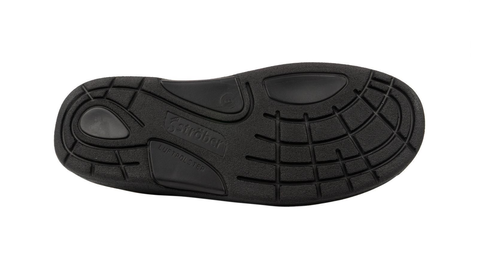 Der schwarze MERLIN Schuh aus Hirsch-SportNappa in Weite H/J zeigt sich elegant und komfortabel, perfekt für sportliche Aktivitäten.