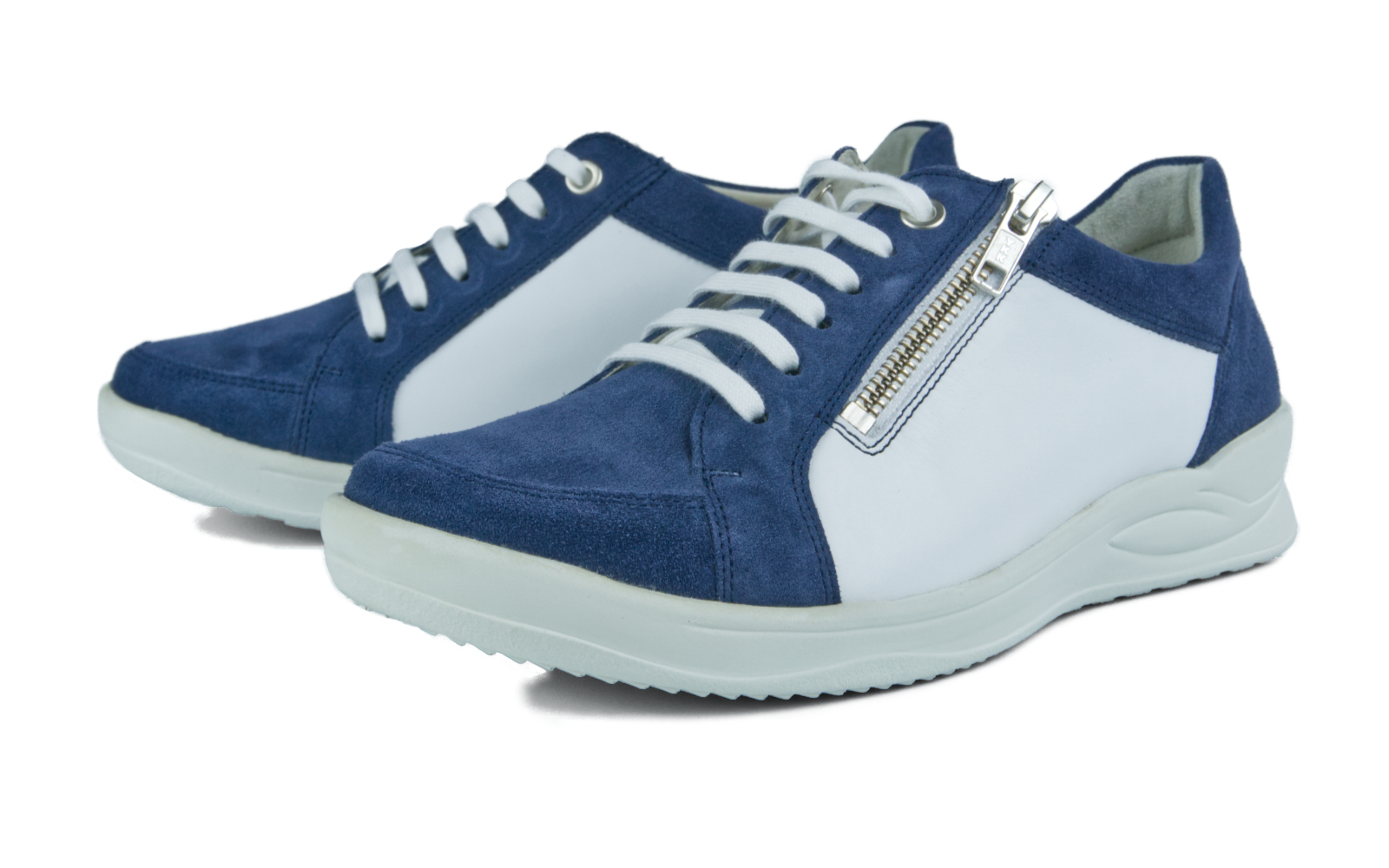 KORDULA Velour+Nappa Schuh in ocean+weiß, seitlich auf einem hellen Untergrund präsentiert.