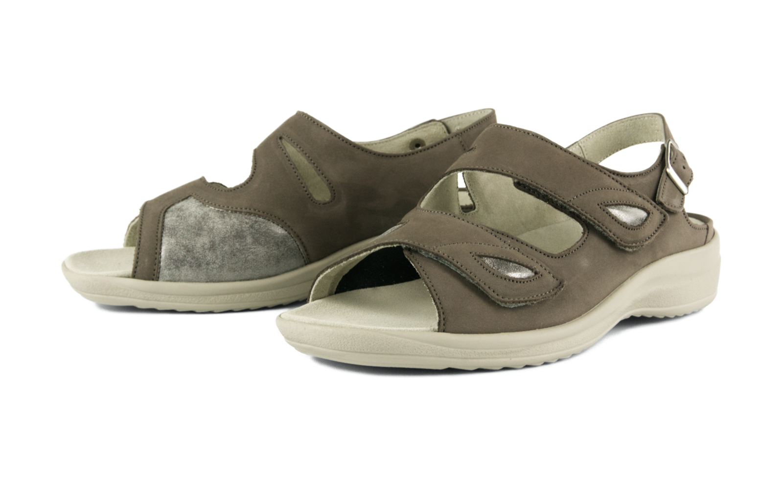 HELGA Nubuk+StretchUsed in grau, seitlich auf einer weißen Fläche präsentiert, mit strukturiertem Obermaterial und flexibler Sohle.