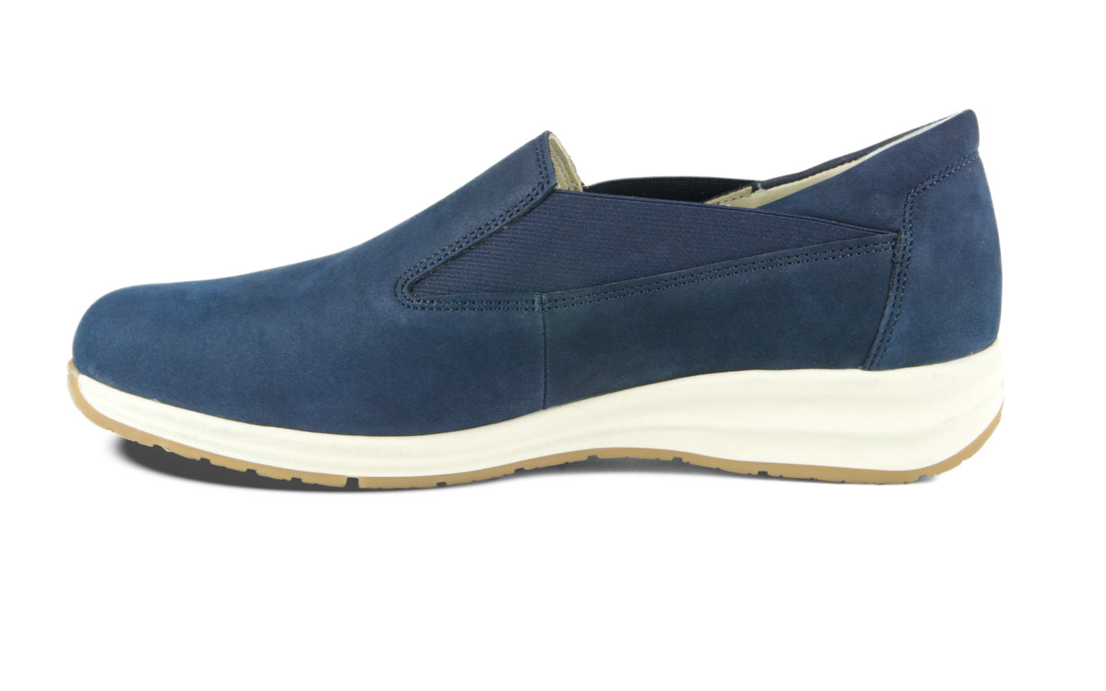 CLARA Nubuk in marine, seitlich auf einem neutralen Hintergrund platziert, mit fokus auf das hochwertige Material und die elegante Form.