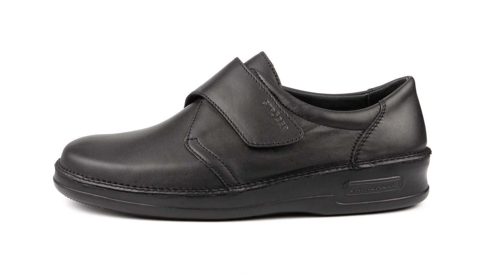 Der schwarze ALEX SportNappa Schuh liegt auf einer hellen Oberfläche, präsentiert seine elegante Silhouette und das hochwertige Material.