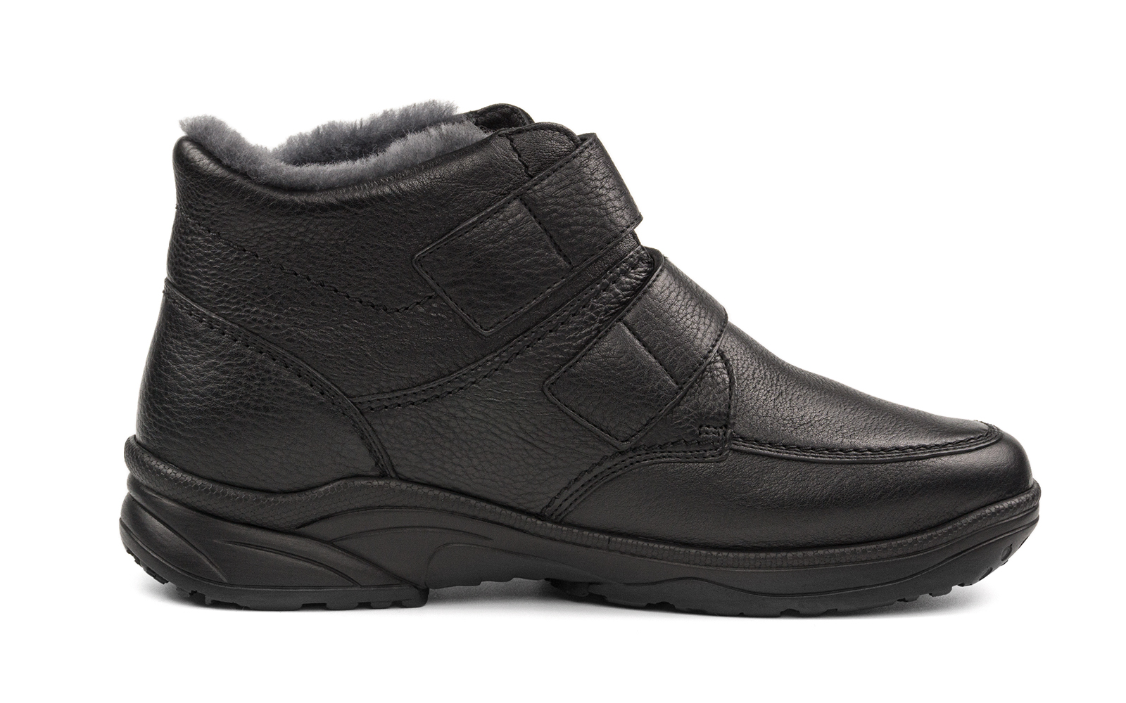 Schwarzer SALVO SoftCalf Schuh mit Lammfellfutter in Weite K, seitlich präsentiert auf neutralem Hintergrund.