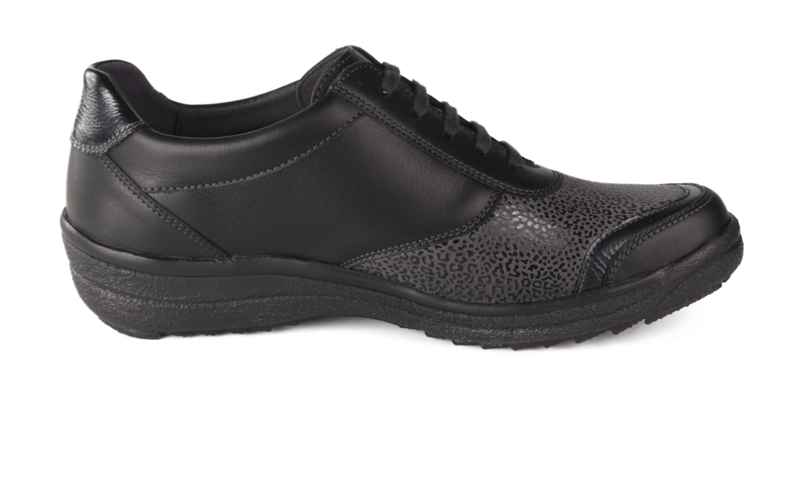 NATALIE Nappa + StretchLeopard in Schwarz und Grau, elegant platziert auf einem hellen Untergrund.