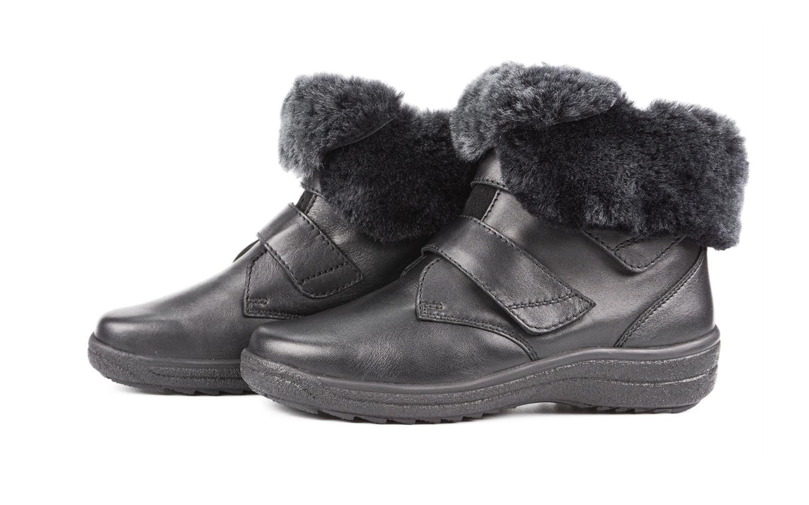 Der Schuh SOPHIA aus Nappa-DoubleFace in schwarz ist elegant und stilvoll, seitlich auf einem weißen Hintergrund platziert.