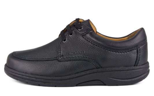 Der schwarze MAURO Hirsch Schuh in Weite K/M ist seitlich auf einem weißen Hintergrund abgebildet, mit einem eleganten und modernen Design.