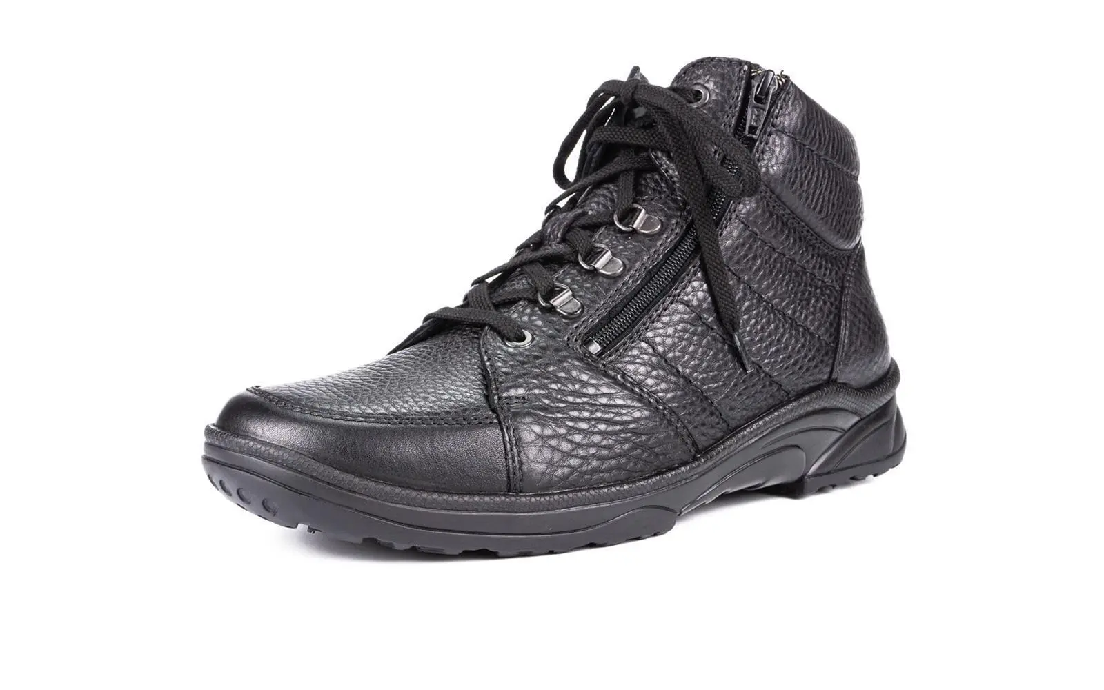 Der schwarze SERGEJ Schuh aus SoftCalf mit Lederfutter ist elegant und modern. Blickwinkel zeigt den Schuh seitlich, um die feine Verarbeitung zu betonen.
