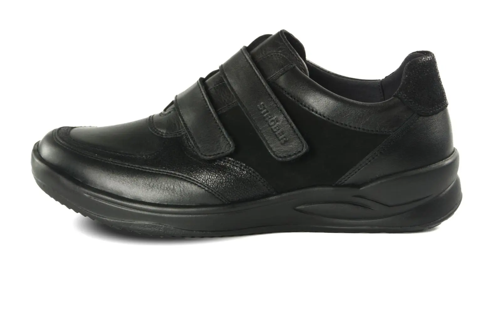 Schwarze KOKO Nappa + StretchPerlato Schuhe, seitlich auf einem weißen Hintergrund präsentiert, mit eleganten Linien und modernem Design.