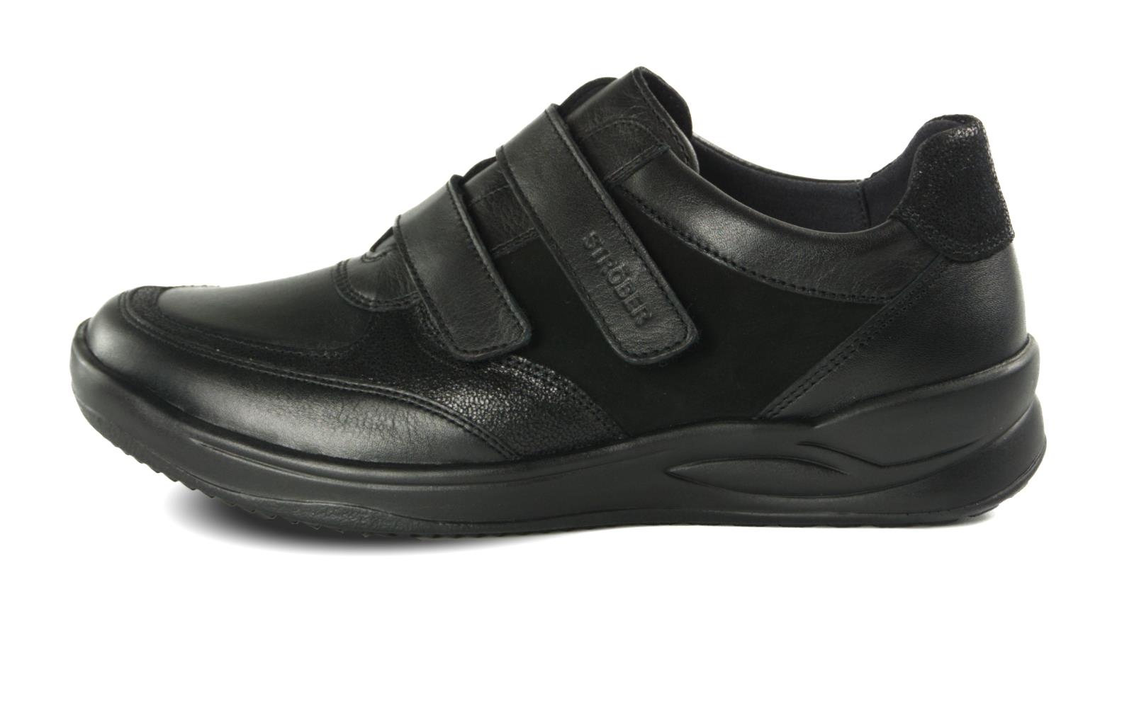 Schwarze KOKO Nappa + StretchPerlato Schuhe, seitlich auf einem weißen Hintergrund präsentiert, mit eleganten Linien und modernem Design.