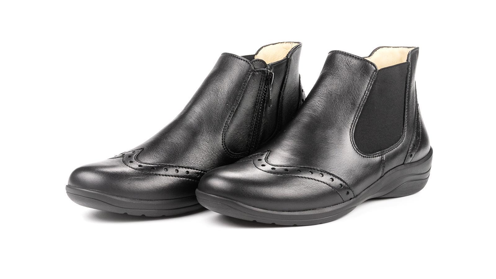 Schwarze LISSI Nappa-Schuhe seitlich auf einem weißen Hintergrund präsentiert. Ideal für lässige und elegante Looks.