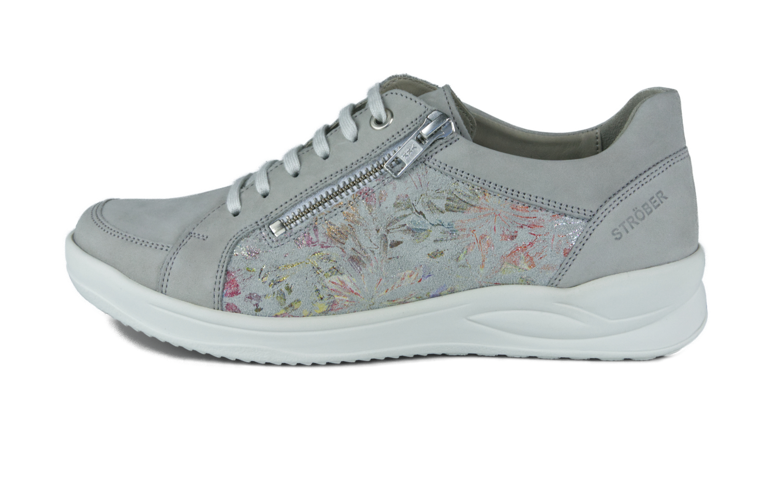 KORDULA Nubuk+VelourFlower in lightgrey, seitliche Ansicht auf einem neutralen Hintergrund, elegant und bequem.