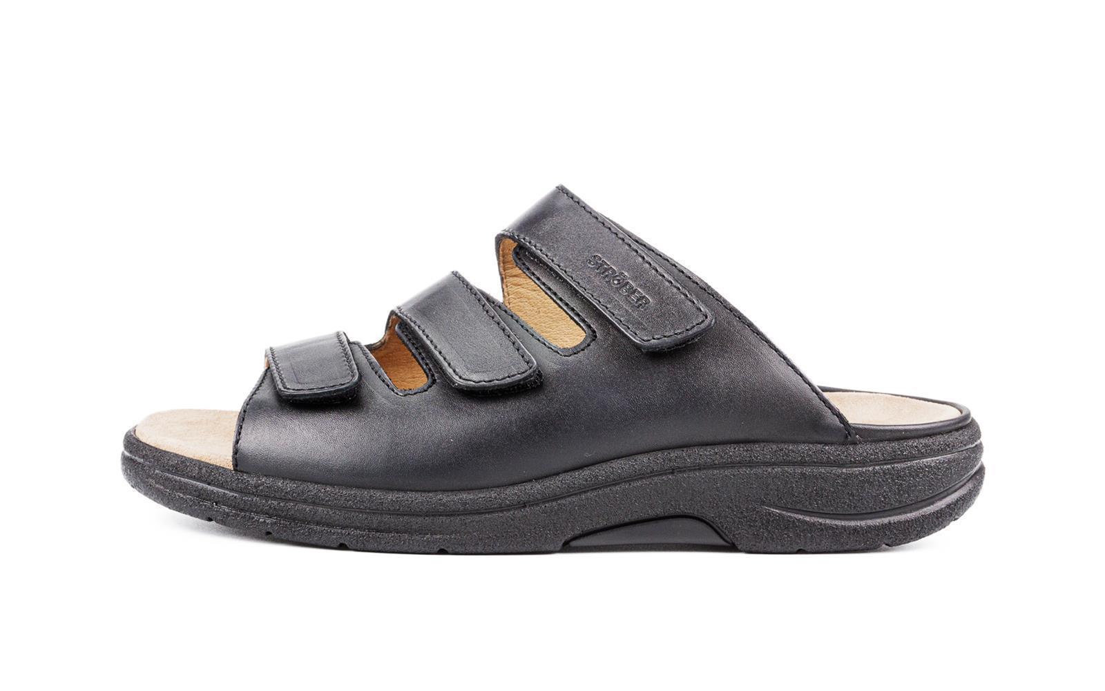 Schwarze MARTIN SportNappa Schuhe stehen auf einem hellen Untergrund, elegant und modern.