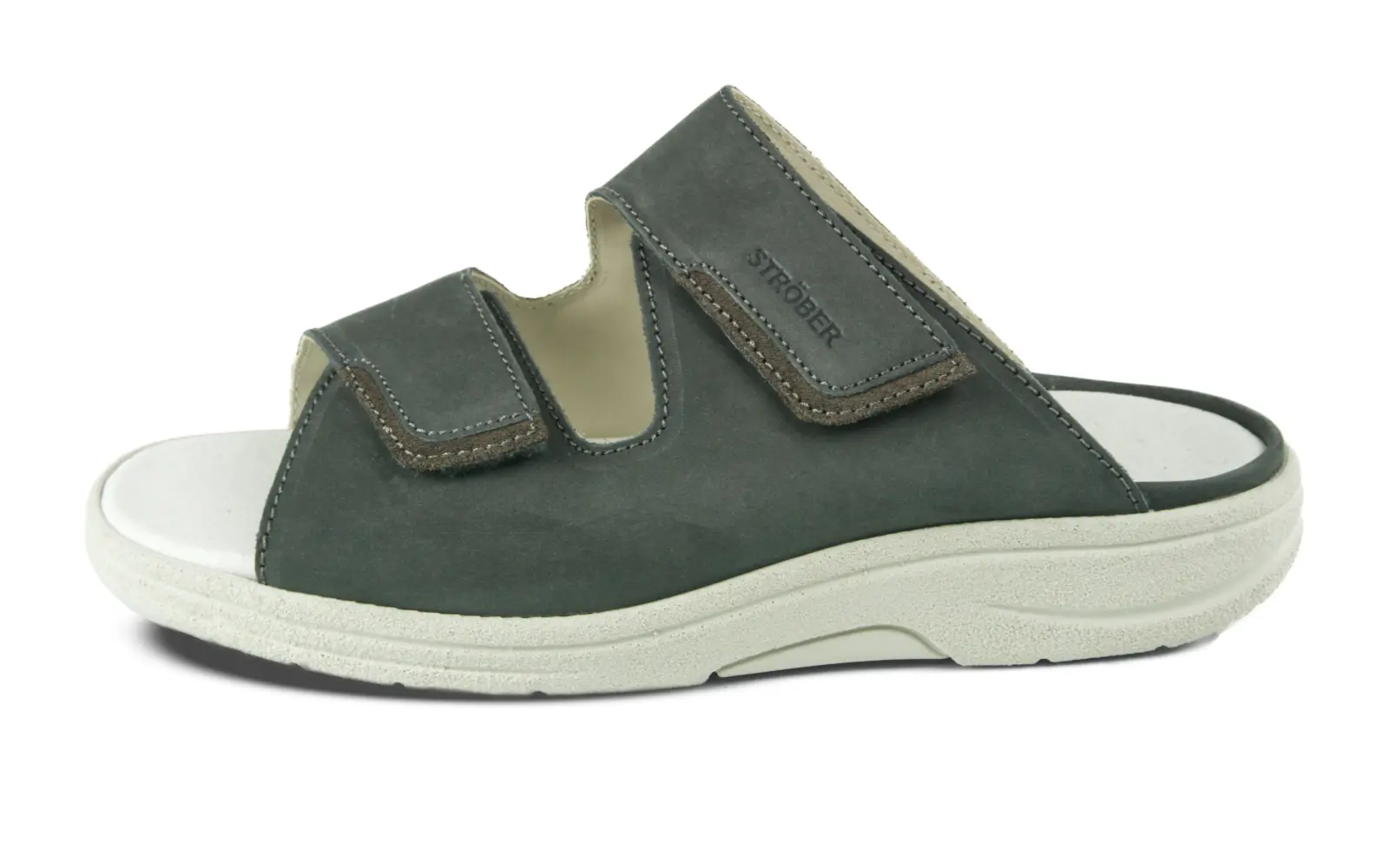 Der MORITZ Nubuk Schuh in granit ist seitlich auf einem hellen Untergrund platziert, zeigt seine edle Nubuk-Oberfläche und elegantes Design.