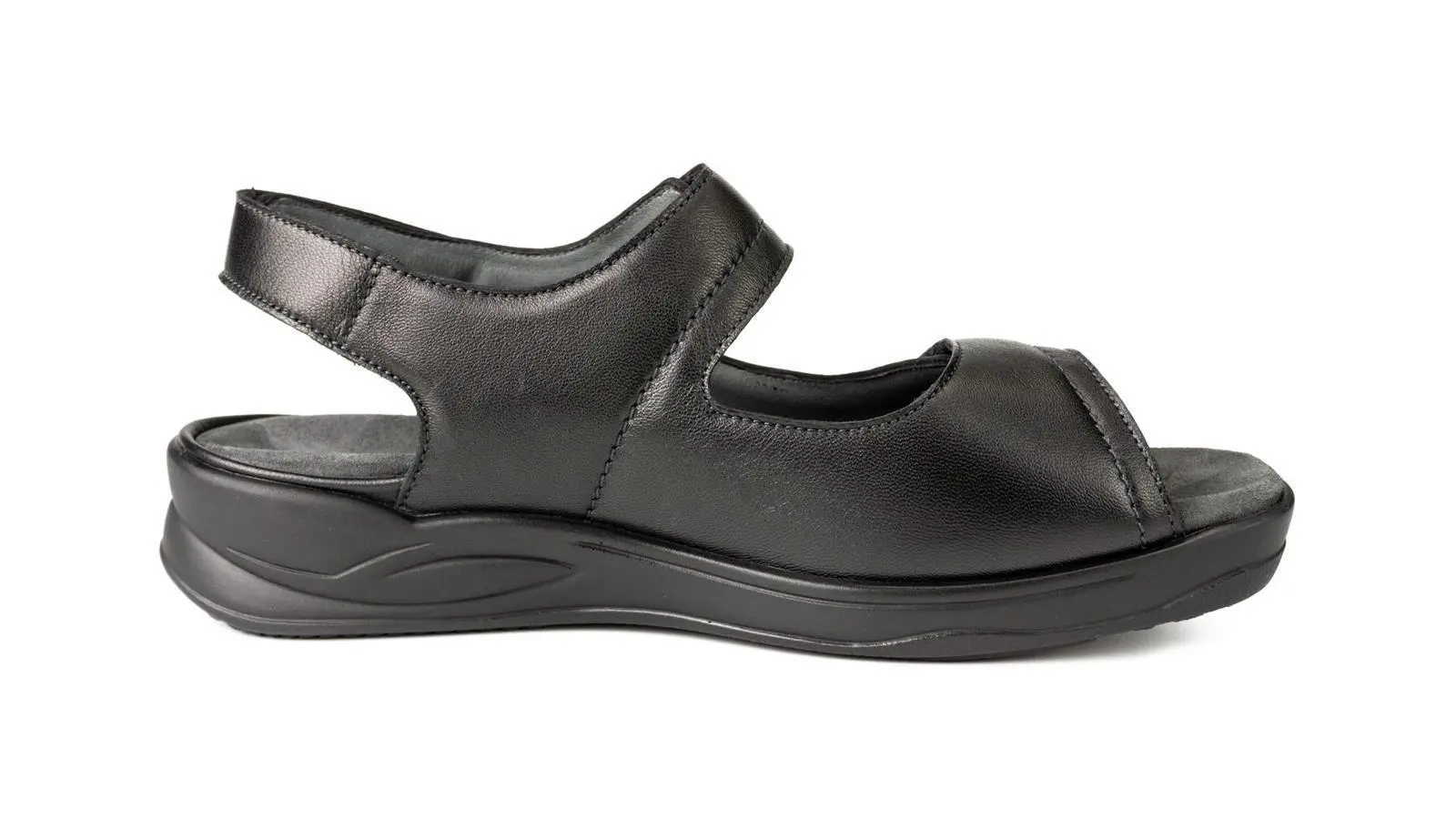 Schwarz KIRA Schuh aus LammNappa, seitlich abgebildet, zeigt elegantes Design und hohe Bequemlichkeit.