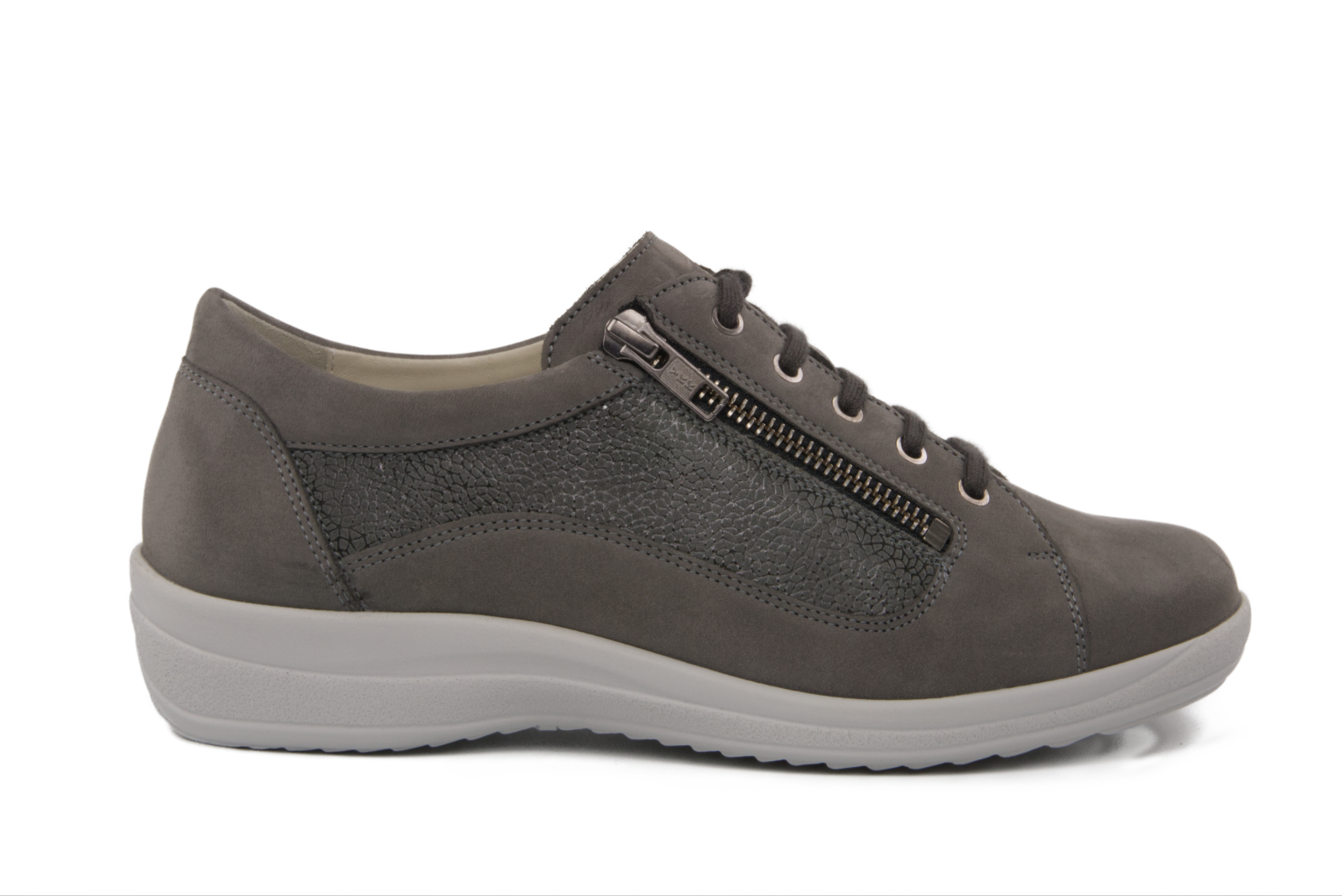 75058H_3+66_211.jpg MICHAELA, Nappa+LammVelourLeaf in grey, Sneaker, Grau, Reißverschluss, Gummi-Sohle, Lederschuh, Sneaker, Damenturnschuh, Grau, Reißverschluss, Schaumstoffsohle, Schuhe, Sneaker, Grau, Gepolsterter Schuh, Reißverschluss akzent