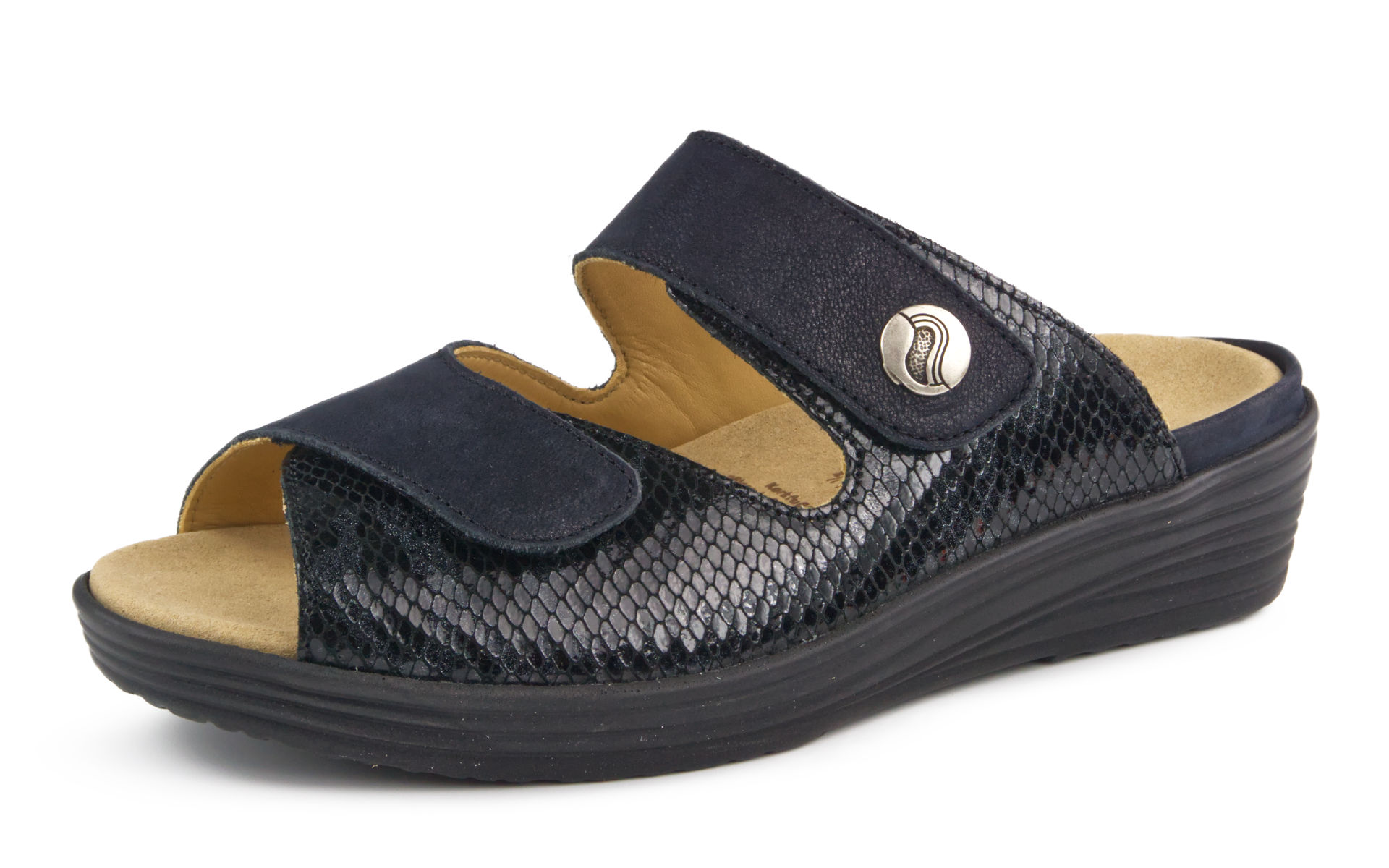 Schwarze FELICITAS Schuhe aus Nubuk und Velour-Reptil, elegant platziert auf einem hellen Untergrund.