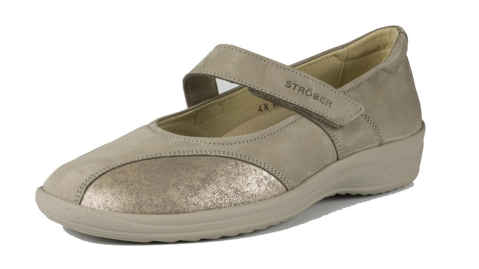 Der Schuh MEGAN, Nubuk-Stretch in Kiesel, präsentiert sich seitlich auf einem neutralen Hintergrund. Die weiche Textur und Farbnuancen sind gut sichtbar.