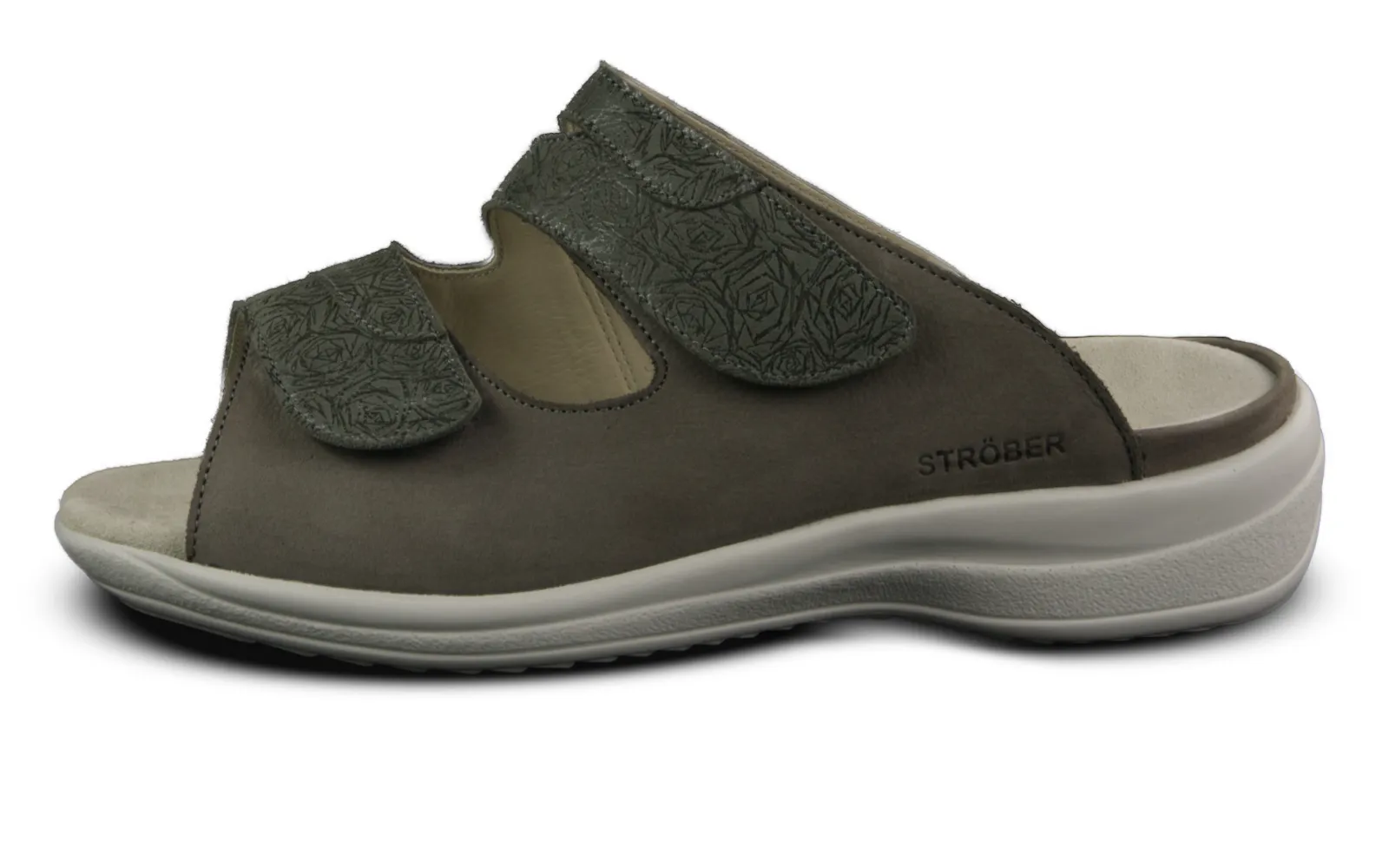 HILARIA LammVelourRose+Nubuk in grey, seitliche Ansicht mit feinen Details und eleganter Silhouette, auf einem neutralen Hintergrund platziert.