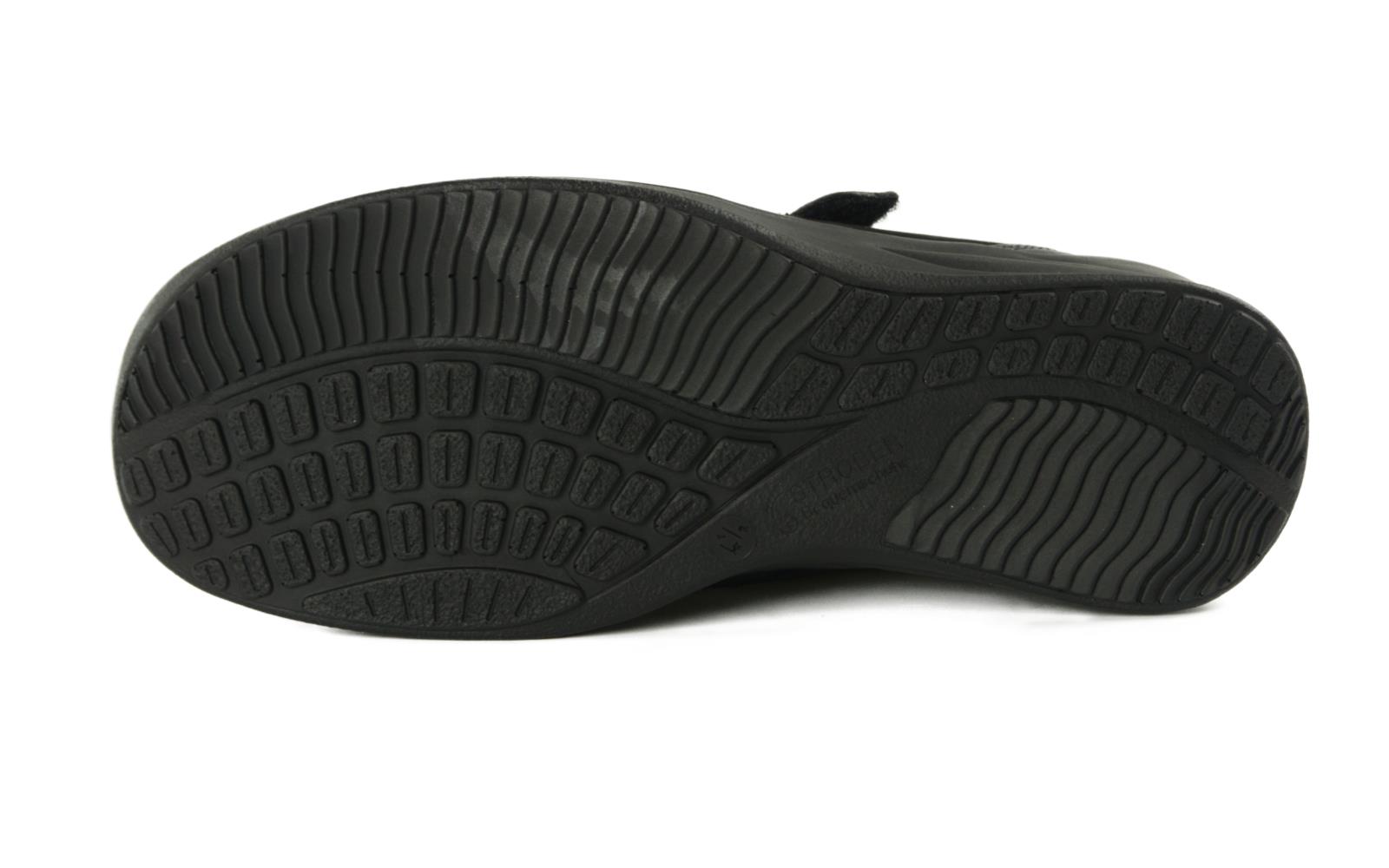 KOKO Nappa + StretchPerlato in schwarz, elegant und komfortabel, auf einem neutralen Hintergrund präsentiert.