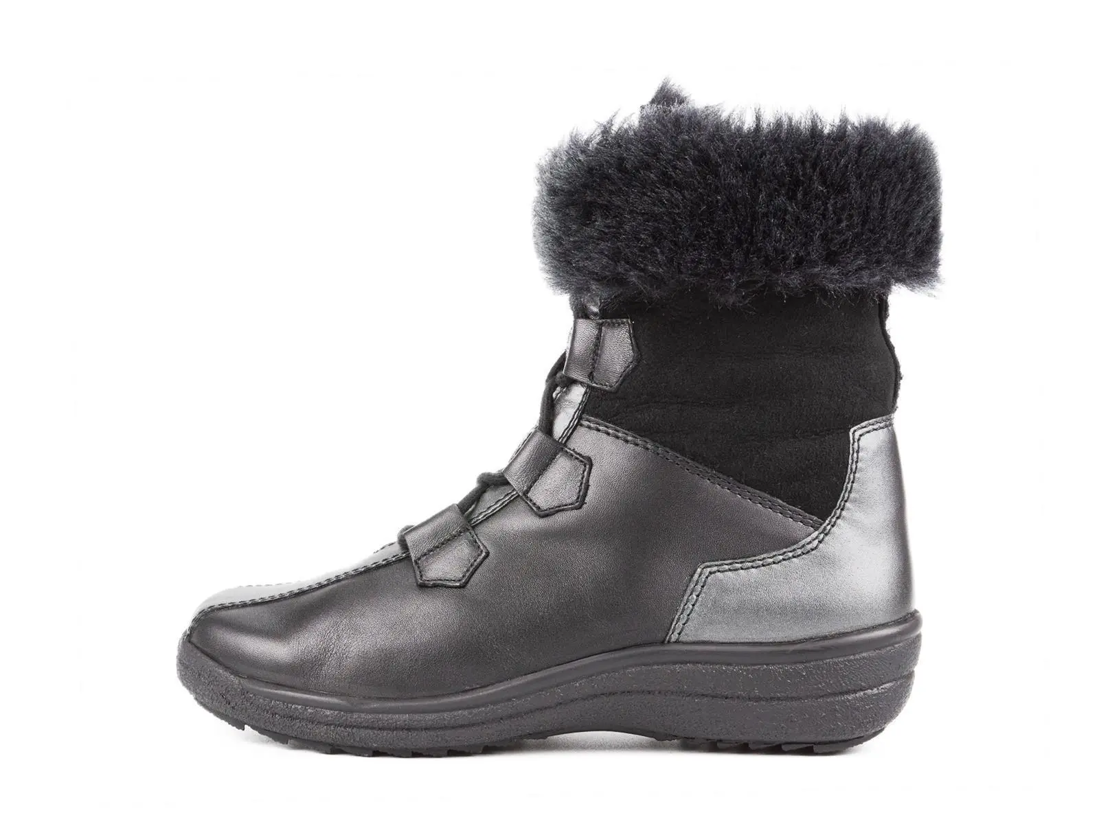 Schwarze SIA Nappa DoubleFace Schuhe auf einem hellen Hintergrund, elegant platziert mit Fokus auf das weiche Material und die moderne Silhouette.