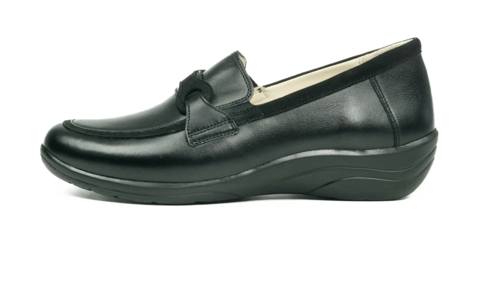 LARA Nappa+Nubuk in schwarz, elegant auf einem weißen Hintergrund präsentiert, mit feinem Obermaterial und modischem Design.