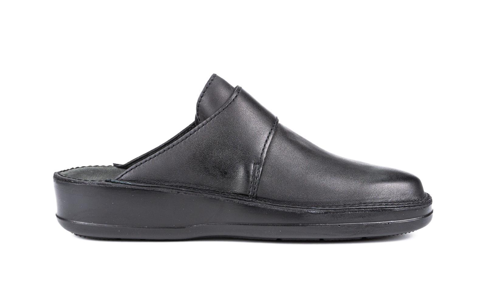 Schwarzer ANTON Schuh aus Nappa, elegant präsentiert auf einem neutralen Hintergrund.