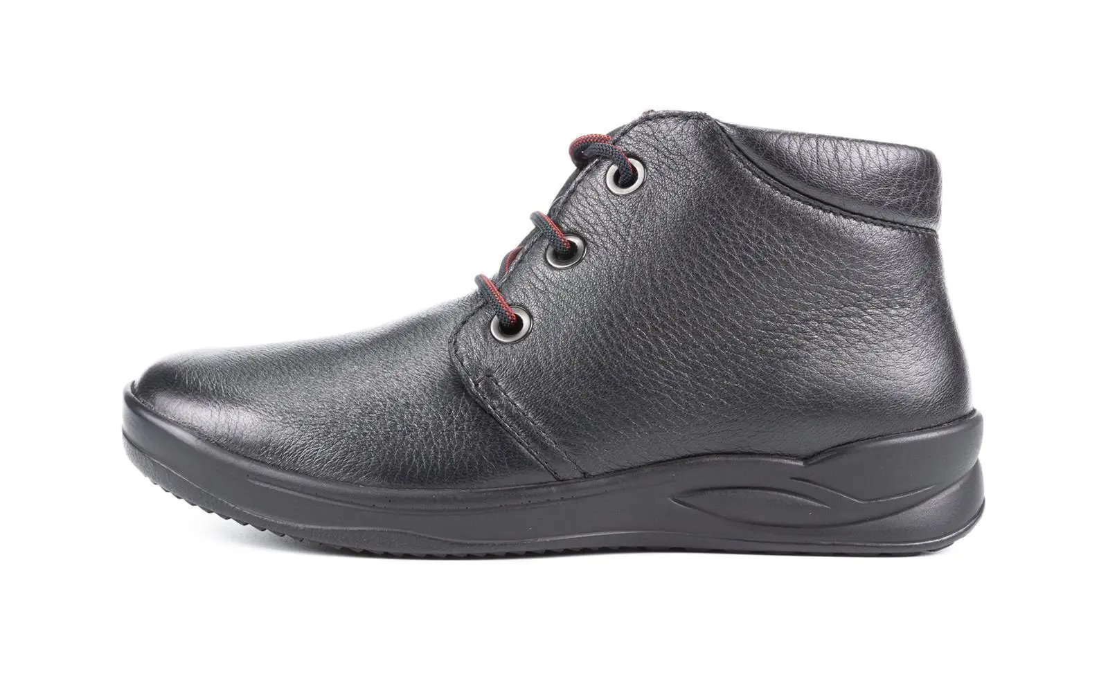 KALINA Schuh aus schwarzem Hirsch Nappa mit Warmfutter, seitlich aufgenommen, zeigt die elegante Silhouette und hochwertige Verarbeitung.