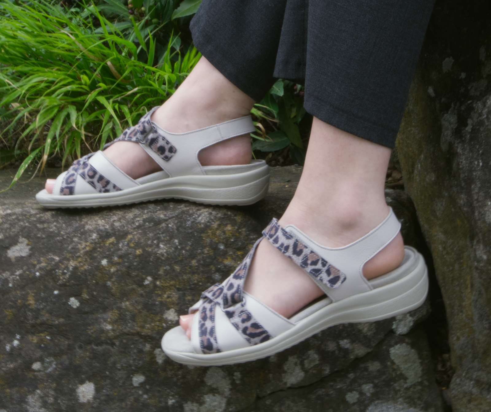Sandalen, Sandalen mit Riemen, Sandaletten, Lederoptik, Leopardmuster, Sandalen, Sandale, Leder, Leopardenmuster, Schuh