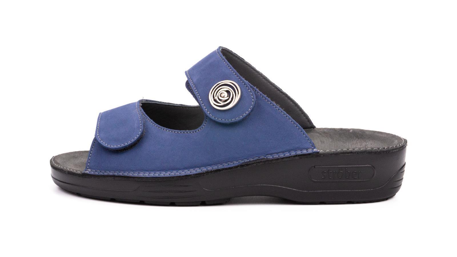 Eleganter ANNA Schuh aus Nubuk in Jeansfarbe, seitlich positioniert auf einem neutralen Untergrund.