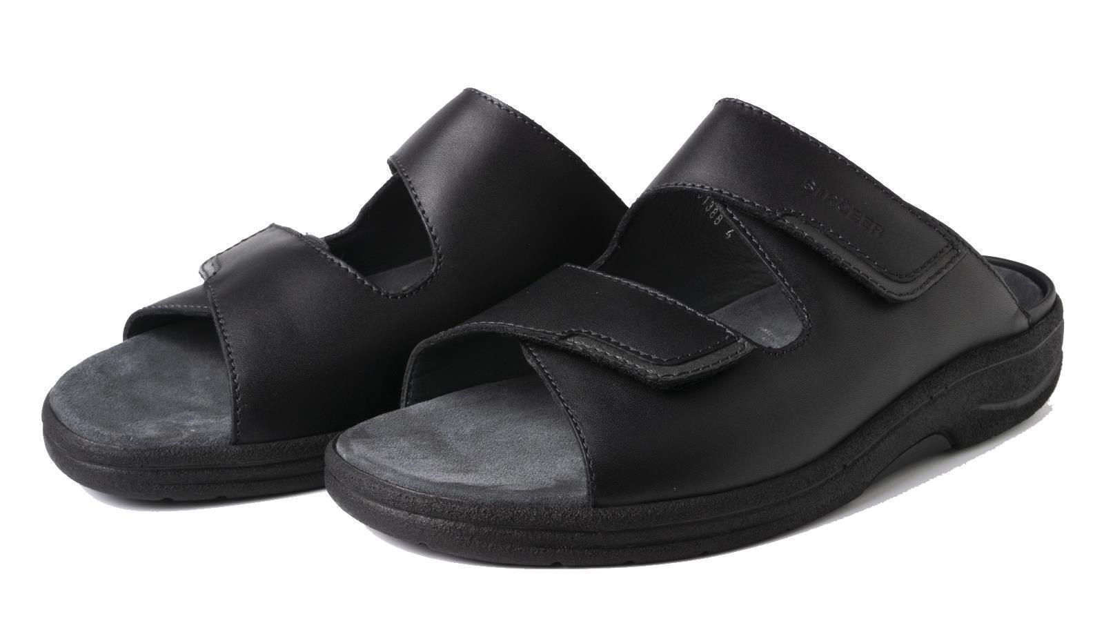 Der Schuh MORITZ aus schwarzem SportNappa steht auf einem weißen Hintergrund, zeigt eine elegante und sportliche Silhouette.