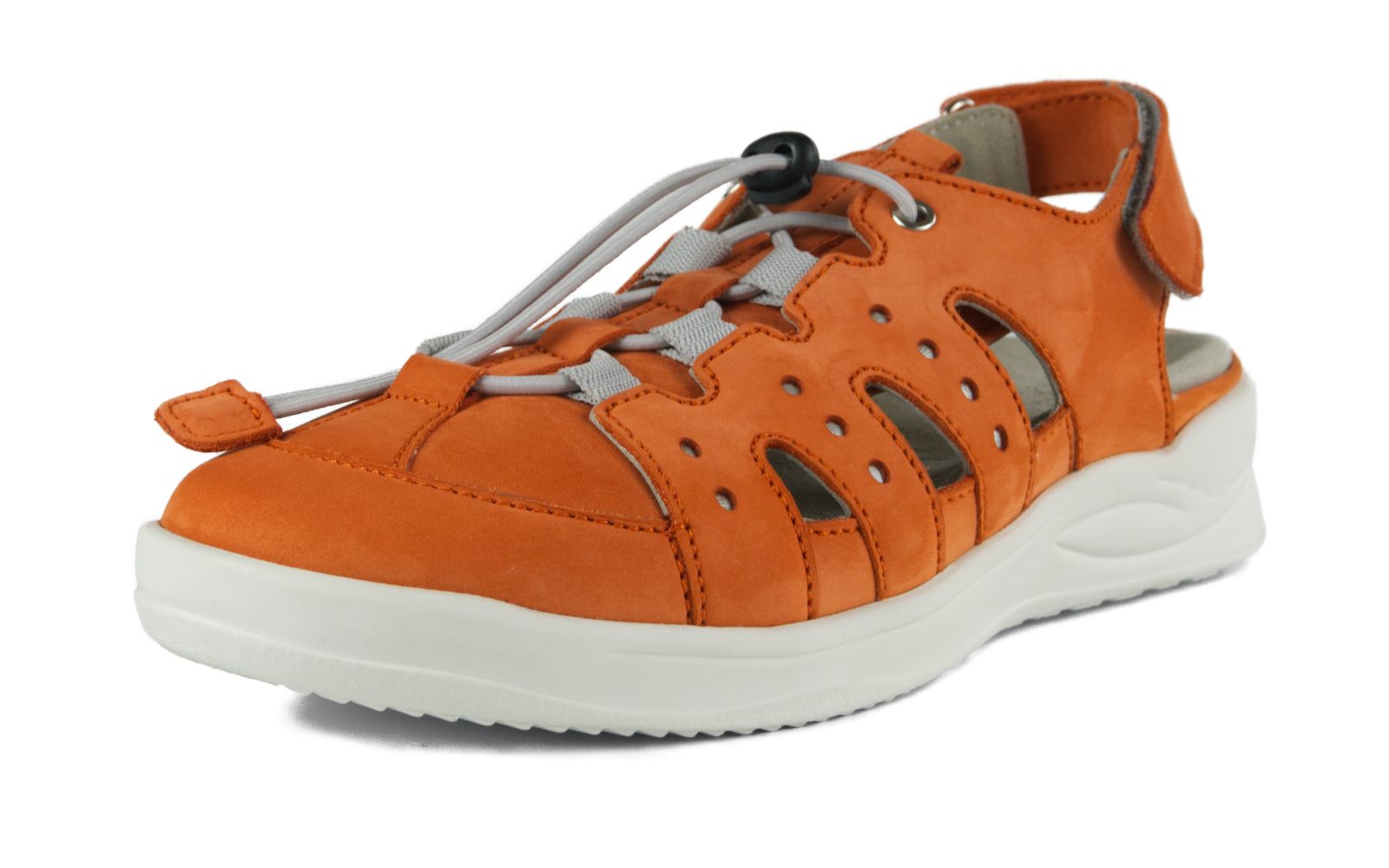 Der KERSTINA Nubuk Schuh in kräftigem Orange steht auf einem hellen Untergrund und präsentiert seine weiche Textur und modische Silhouette.