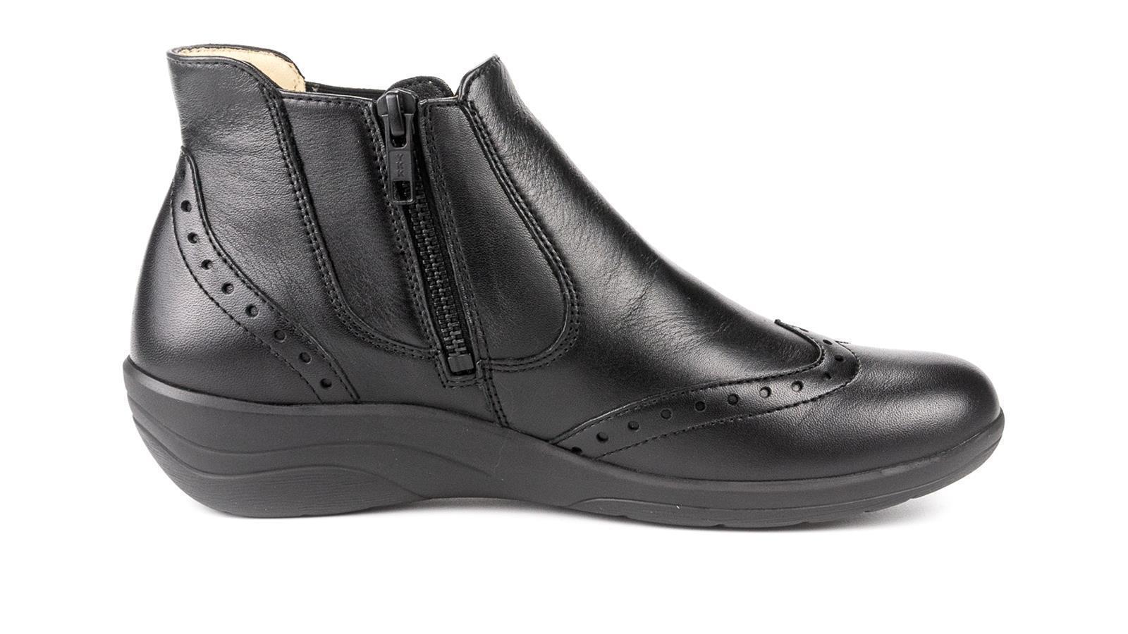 Schwarz LISSI Nappa Schuh von der Seite mit eleganter Form und hochwertiger Verarbeitung, auf hellem Hintergrund abgebildet.