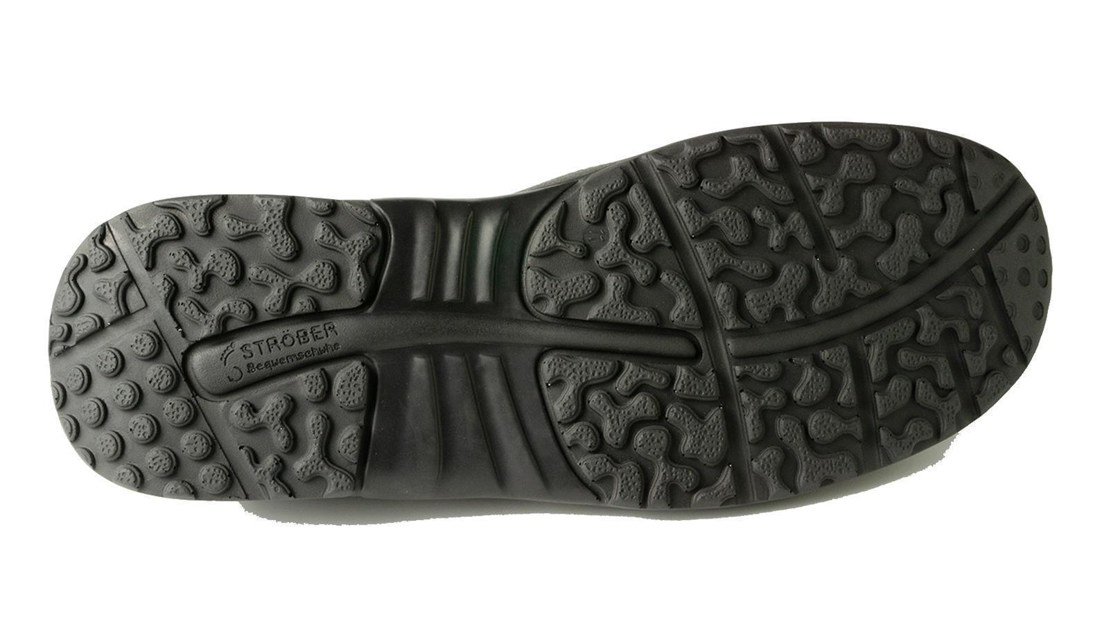 Der Schuh SEAN aus Nubuk in tartufo-schwarz, elegant positioniert auf einem hellen Untergrund.