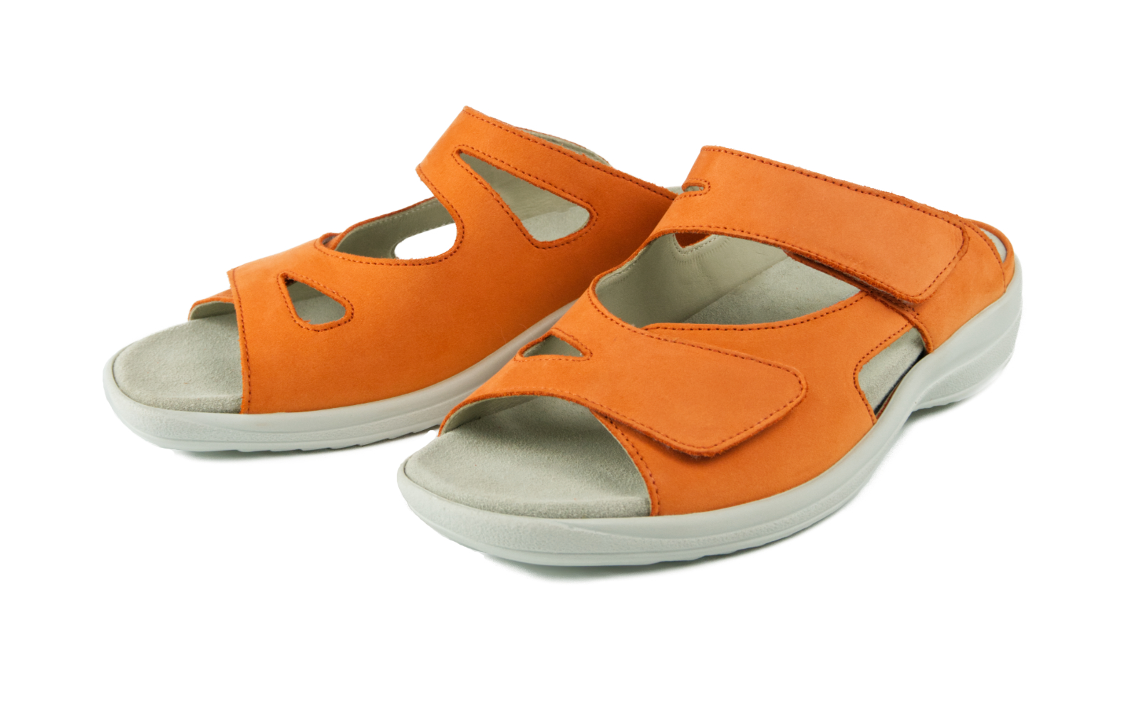 Der HANNA Nubuk Schuh in leuchtendem Orange, von der Seite aufgenommen, zeigt seine elegante Form und die hochwertige Verarbeitung.