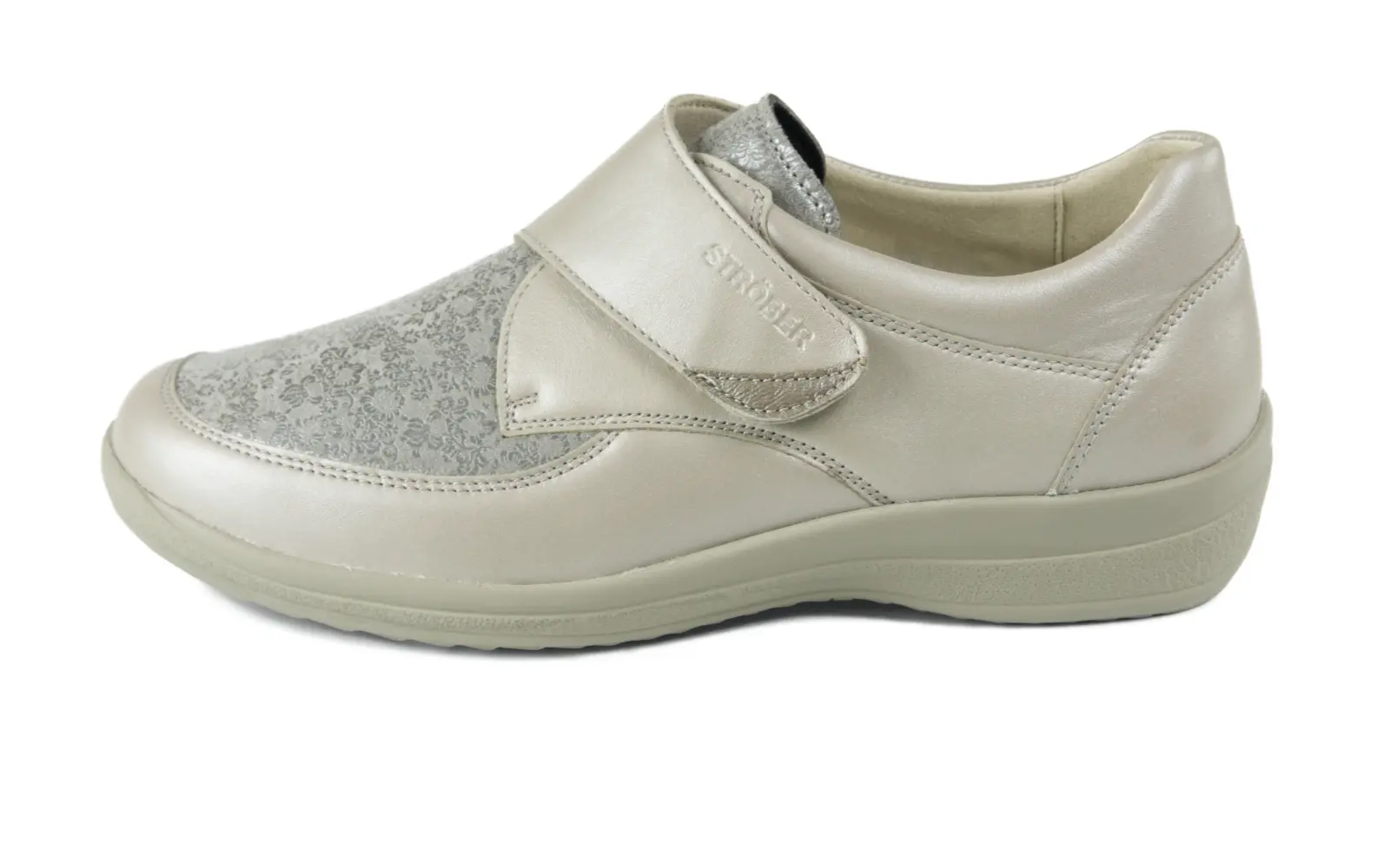 MURIEL SportNappa+StretchFlower in Distel, seitlich angeordnet, zeigt das stilvolle Design und die bequeme Passform der Schuhe.