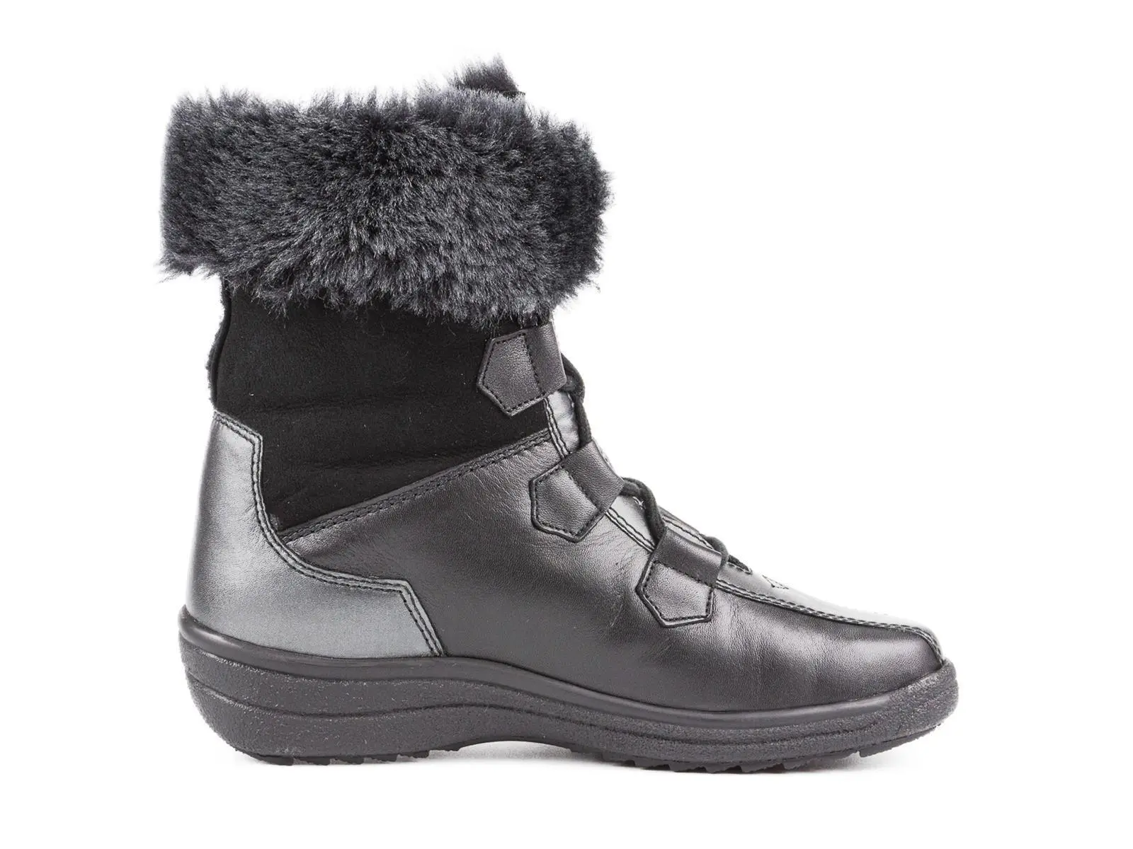 SIA Nappa DoubleFace in Schwarz, stilvoll und elegant, leicht seitlich auf einem hellen Untergrund positioniert.