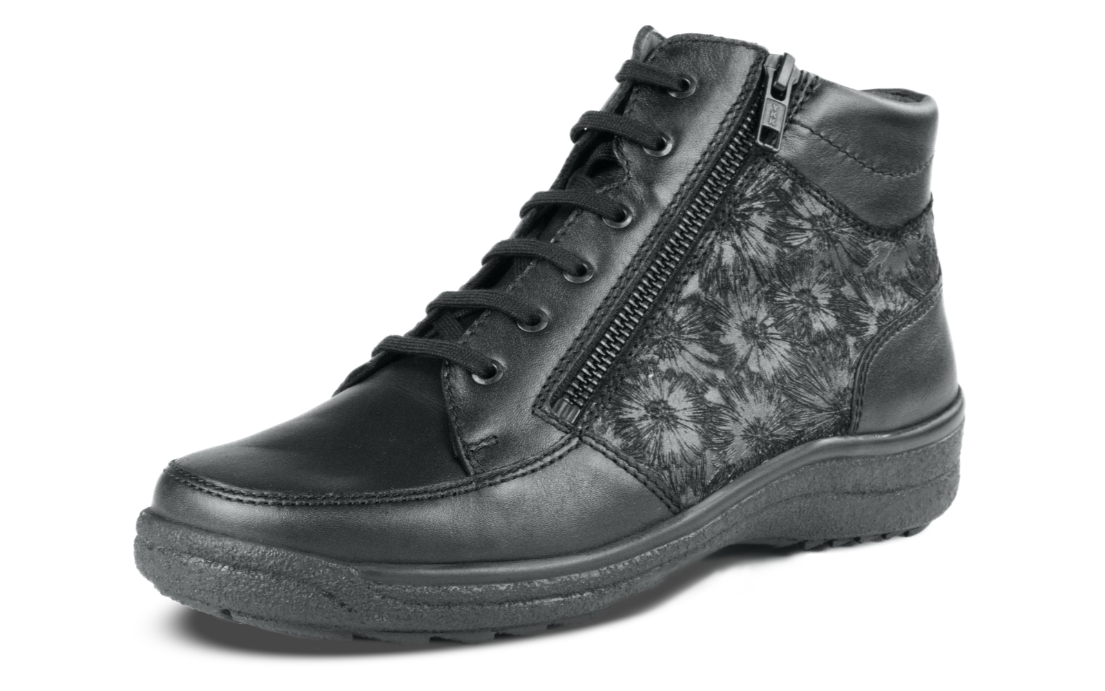 Schwarzer SENTA Schuh aus NappaVelour, elegant auf einem weißen Hintergrund platziert, mit feinen Details und modischem Design.