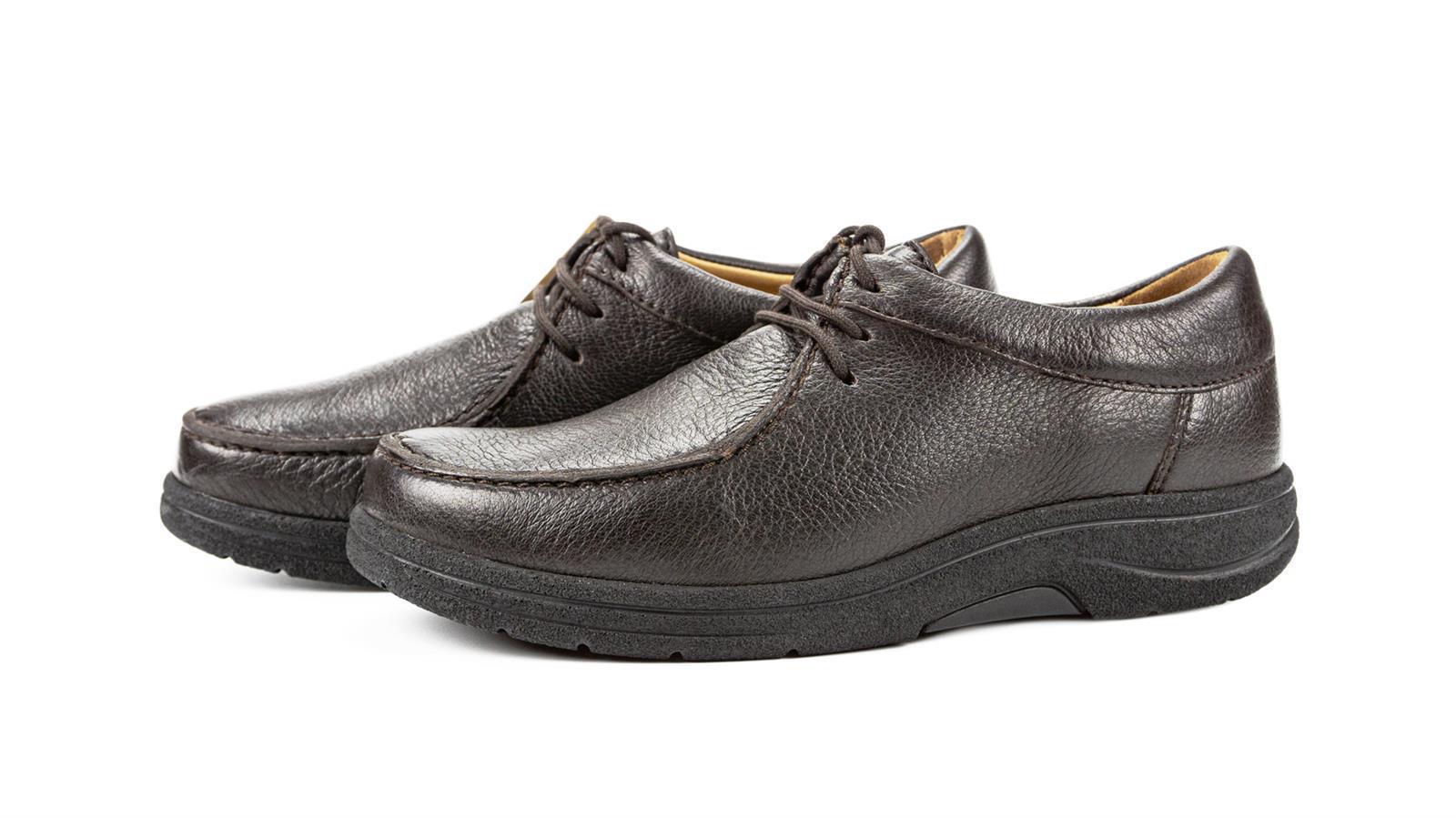 MELVIN Schuh aus Hirschleder in Espresso, Weite H/J, elegant und komfortabel auf weißem Hintergrund präsentiert.