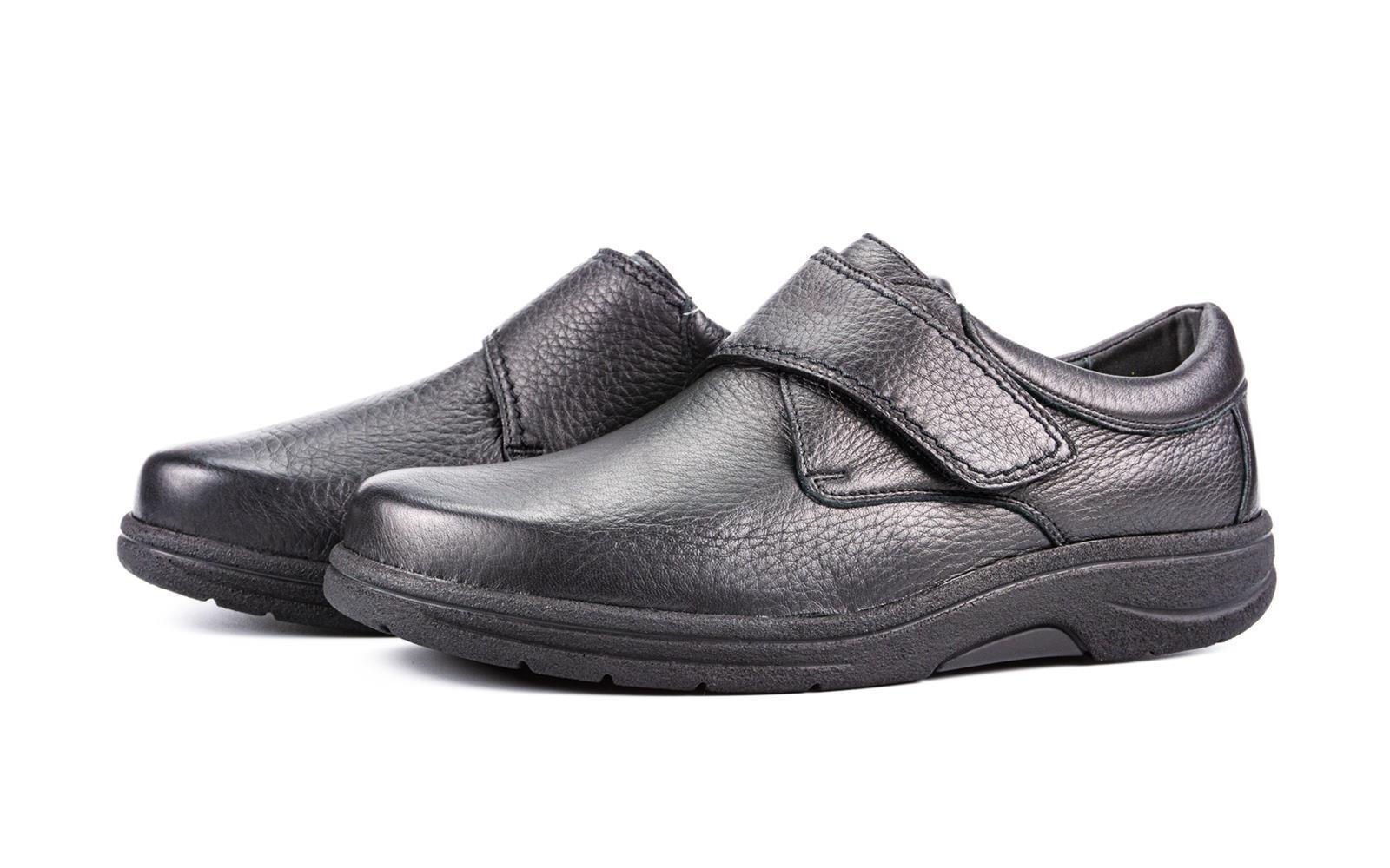 Schwarze MARLON Schuhe aus Hirschleder, elegant und bequem, auf einem neutralen Hintergrund platziert.