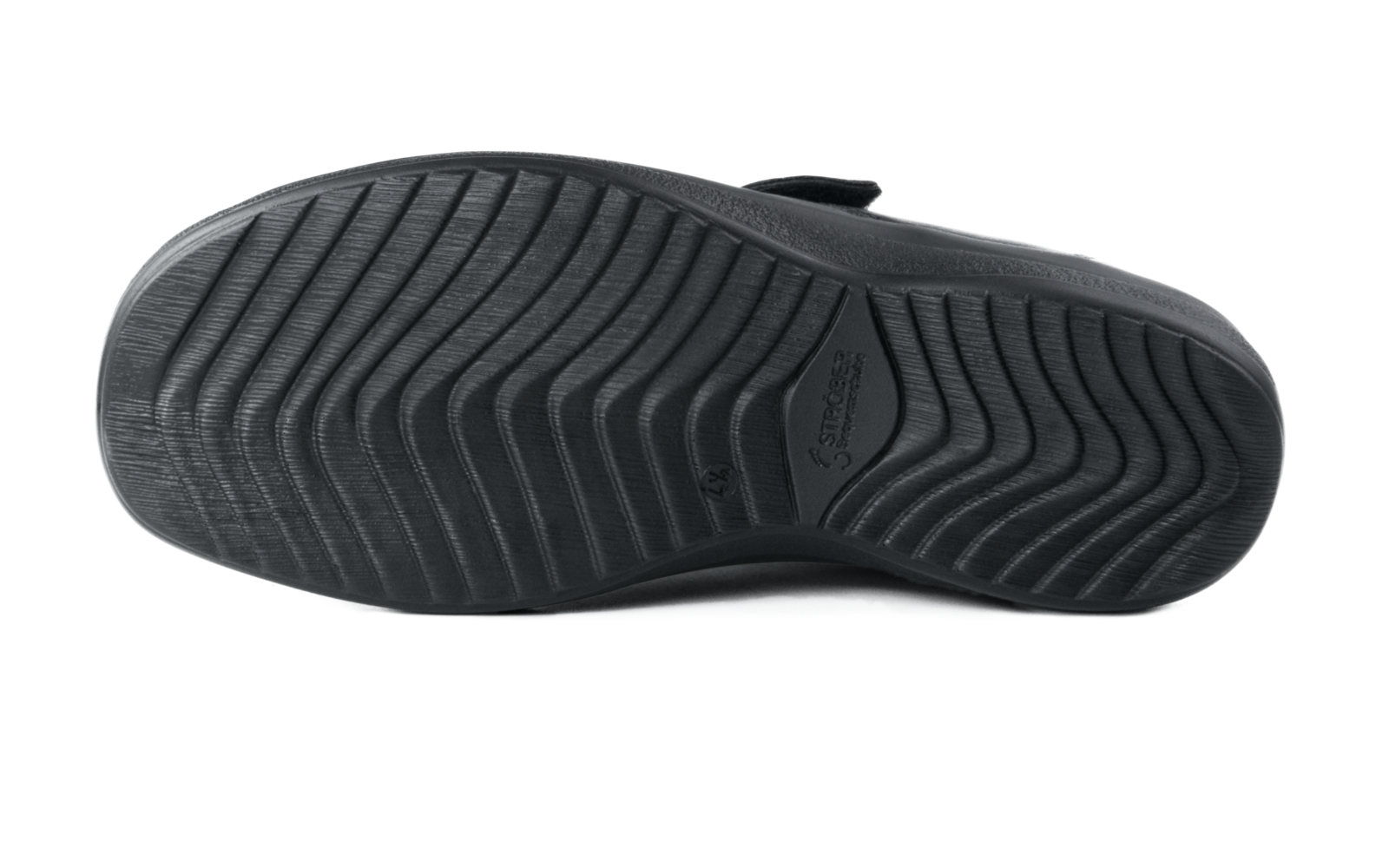 Der schwarze MURIEL Nappa + Stretch Schuh steht auf einem neutralen Hintergrund, elegant und stilvoll präsentiert.